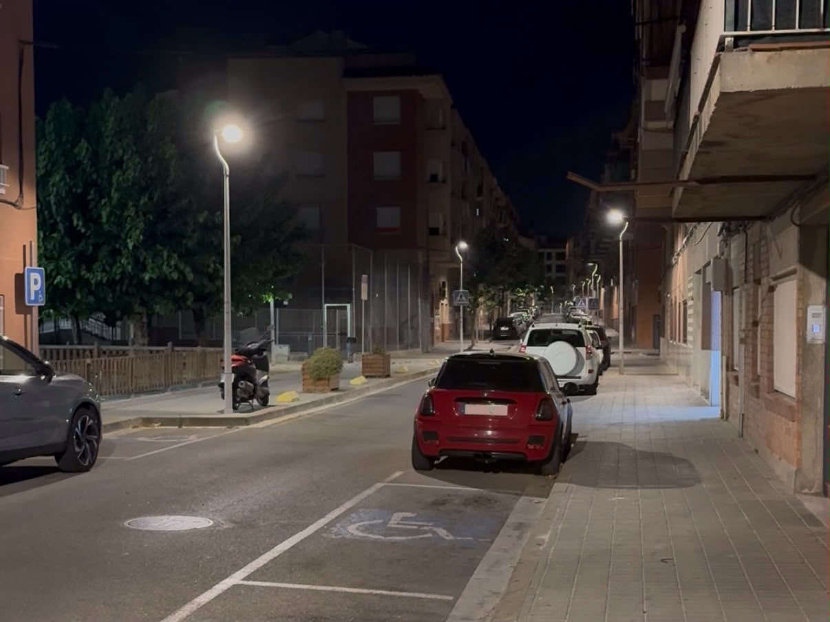 Imatge de la notícia: L’Ajuntament millora la il·luminació dels carrers Sardana i Verge del Carme 